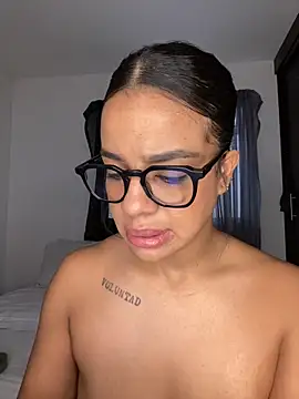 Snapshot of trianawhite chatting on 4, 12, 2025 trianawhite online show from 4, 12, 2025