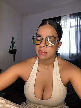 Snapshot of trianawhite chatting on 12, 3, 2026 trianawhite online show from 12, 3, 2026