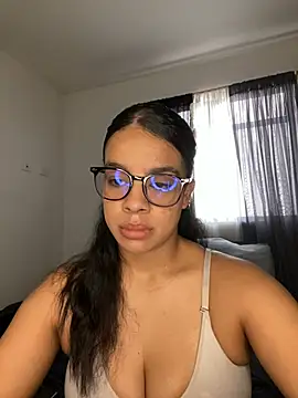 Snapshot of trianawhite chatting on 22, 4, 2026 trianawhite online show from 22, 4, 2026
