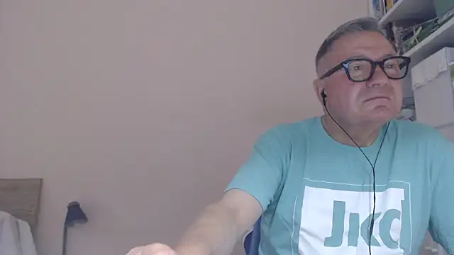Snapshot of YOU6me chatting on 6, 7, 2026 YOU6me online show from 6, 7, 2026