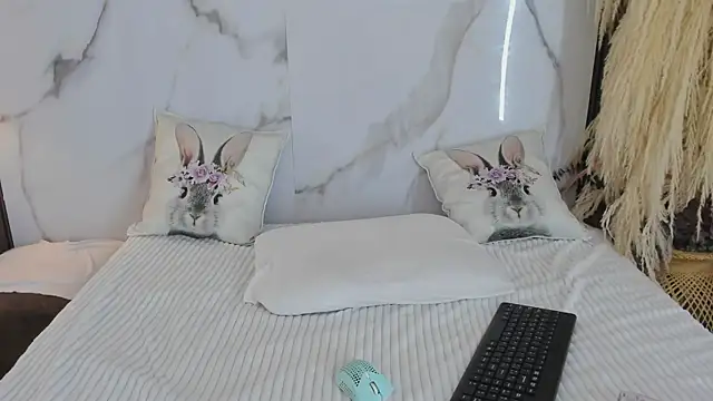 Snapshot of hannahill69 chatting on 5, 3, 2025 hannahill69 online show from 5, 3, 2025