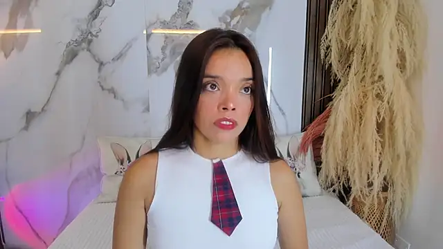 Snapshot of hannahill69 chatting on 8, 10, 2025 hannahill69 online show from 8, 10, 2025