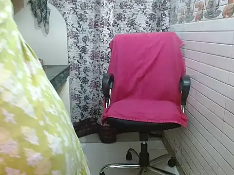 Snapshot of LovingPihu chatting on 24, 10, 2025 LovingPihu online show from 24, 10, 2025