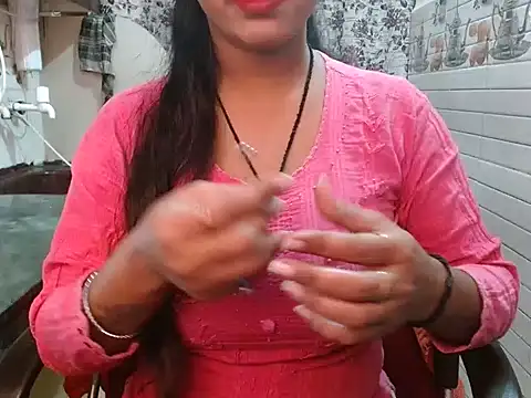 Snapshot of LovingPihu chatting on 28, 11, 2025 LovingPihu online show from 28, 11, 2025