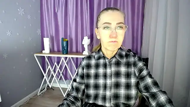 Snapshot of queen_a_n_i chatting on 27, 1, 2025 queen a n i online show from 27, 1, 2025