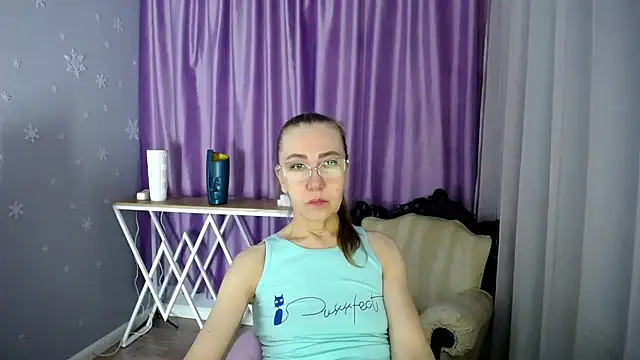 Snapshot of queen_a_n_i chatting on 1, 2, 2025 queen a n i online show from 1, 2, 2025