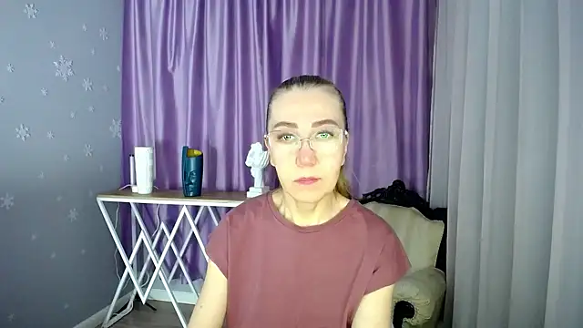 Snapshot of queen_a_n_i chatting on 8, 2, 2025 queen a n i online show from 8, 2, 2025