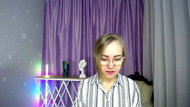 Snapshot of queen_a_n_i chatting on 20, 11, 2025 queen a n i online show from 20, 11, 2025