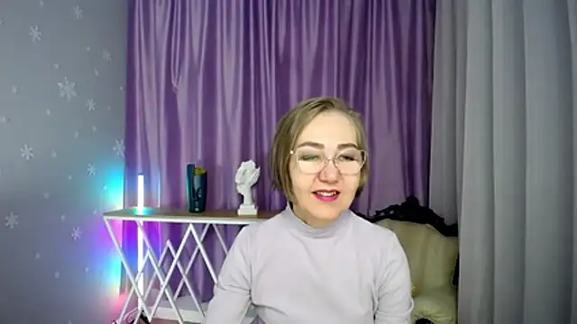 Snapshot of queen_a_n_i chatting on 24, 11, 2025 queen a n i online show from 24, 11, 2025