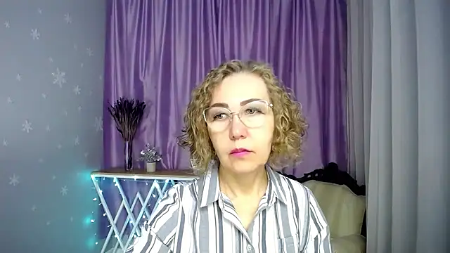 queen a n i online show from 25, 6, 2026