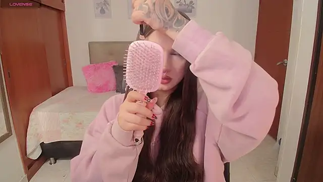 Snapshot of Miley_Baker chatting on 27, 10, 2025 Miley Baker online show from 27, 10, 2025