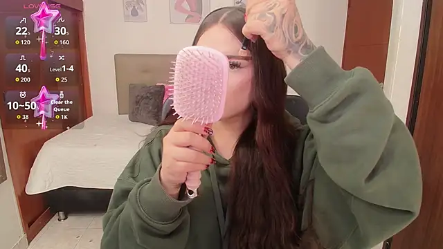 Snapshot of Miley_Baker chatting on 4, 11, 2025 Miley Baker online show from 4, 11, 2025