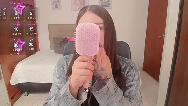 Snapshot of Miley_Baker chatting on 6, 11, 2025 Miley Baker online show from 6, 11, 2025