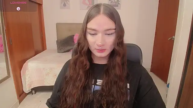 Snapshot of Miley_Baker chatting on 19, 11, 2025 Miley Baker online show from 19, 11, 2025