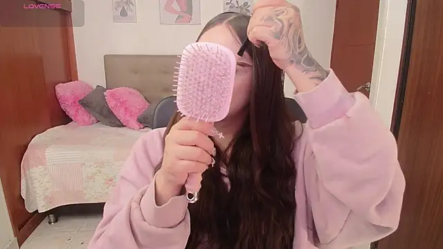 Snapshot of Miley_Baker chatting on 21, 11, 2025 Miley Baker online show from 21, 11, 2025