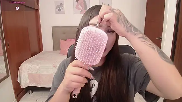 Snapshot of Miley_Baker chatting on 28, 11, 2025 Miley Baker online show from 28, 11, 2025