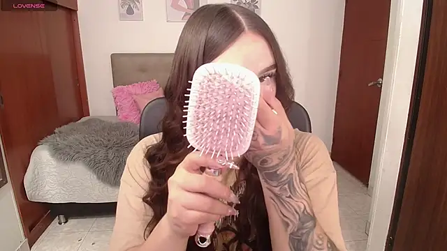 Snapshot of Miley_Baker chatting on 4, 12, 2025 Miley Baker online show from 4, 12, 2025