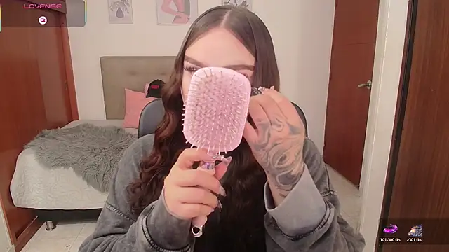 Snapshot of Miley_Baker chatting on 5, 12, 2025 Miley Baker online show from 5, 12, 2025