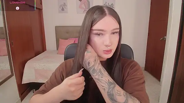 Snapshot of Miley_Baker chatting on 17, 12, 2025 Miley Baker online show from 17, 12, 2025