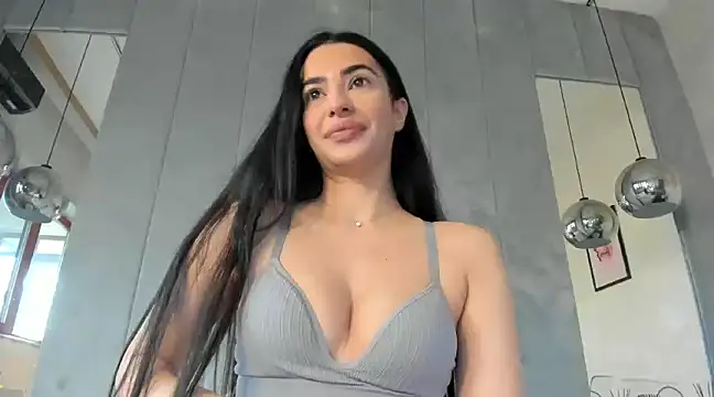 Naila18 online show from 8, 1, 2025