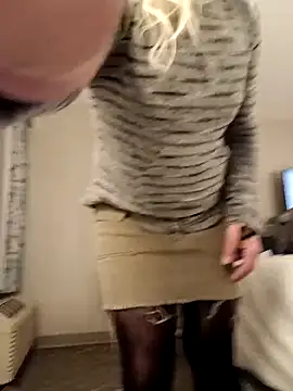 LittleblondeTS online show from 7, 11, 2025