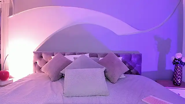 Nicolle W online show from 1, 3, 2025