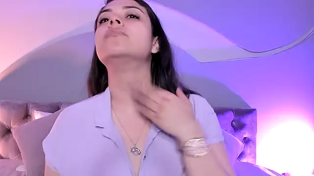 Nicolle W online show from 8, 3, 2025