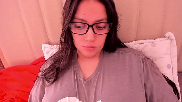 Snapshot of roniewester chatting on 15, 5, 2026 roniewester online show from 15, 5, 2026