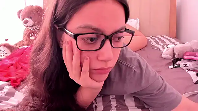 Snapshot of roniewester chatting on 18, 5, 2026 roniewester online show from 18, 5, 2026