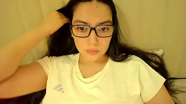 Snapshot of roniewester chatting on 3, 7, 2026 roniewester online show from 3, 7, 2026