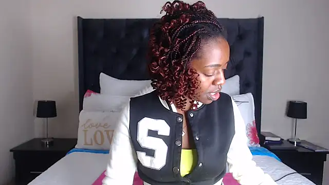 Sexynaughty Gal online show from 18, 11, 2025