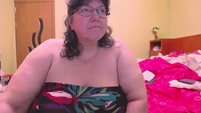 Snapshot of HugeTits chatting on 5, 4, 2026 HugeTits online show from 5, 4, 2026