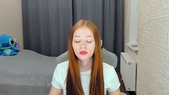 Hot Mia  online show from 19, 2, 2025