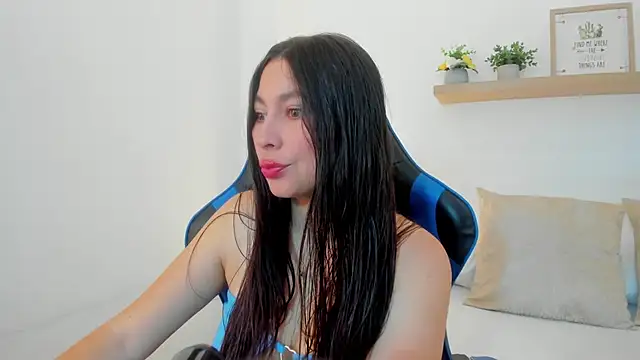 Snapshot of bella_99_ chatting on 9, 7, 2026 bella 99 online show from 9, 7, 2026