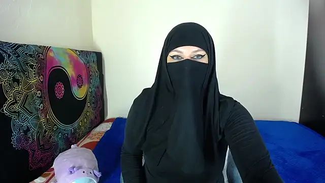 Snapshot of evelyn__salah chatting on 14, 4, 2026 evelyn salah online show from 14, 4, 2026