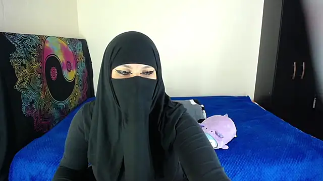 Snapshot of evelyn__salah chatting on 27, 4, 2026 evelyn salah online show from 27, 4, 2026