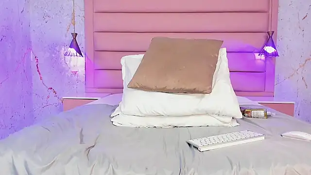 Scarleett 22 online show from 18, 1, 2025