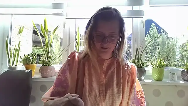 Snapshot of LiquidLeonie chatting on 22, 4, 2026 LiquidLeonie online show from 22, 4, 2026