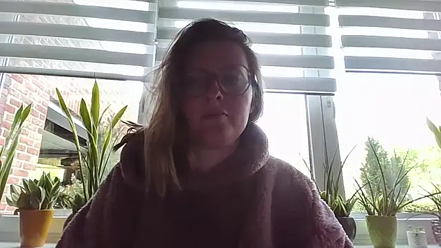Snapshot of LiquidLeonie chatting on 27, 4, 2026 LiquidLeonie online show from 27, 4, 2026