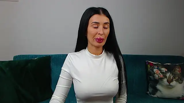 SaraDaisy online show from 4, 10, 2025