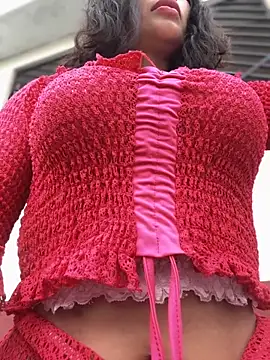Snapshot of sexi_noemi chatting on 3, 10, 2025 sexi noemi online show from 3, 10, 2025