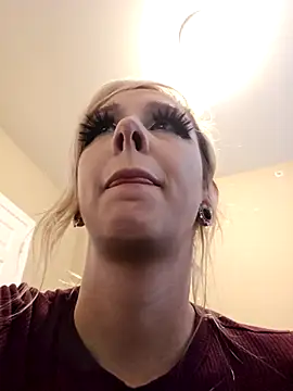 Snapshot of AmethystFoxx chatting on 15, 11, 2025 AmethystFoxx online show from 15, 11, 2025