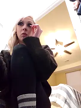 Snapshot of AmethystFoxx chatting on 4, 12, 2025 AmethystFoxx online show from 4, 12, 2025