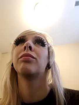 Snapshot of AmethystFoxx chatting on 13, 12, 2025 AmethystFoxx online show from 13, 12, 2025