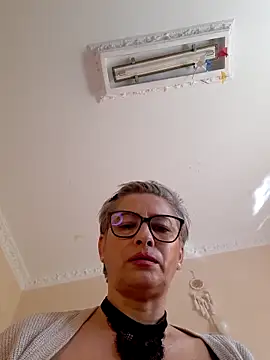 BellaBellaHot online show from 28, 10, 2025