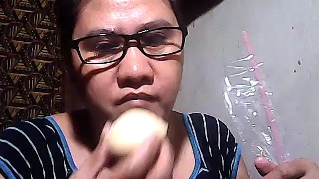 Snapshot of sweetsosie18 chatting on 4, 12, 2025 sweetsosie18 online show from 4, 12, 2025