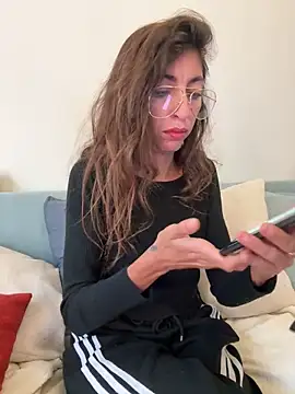 Snapshot of amanilouve chatting on 27, 10, 2025 amanilouve online show from 27, 10, 2025