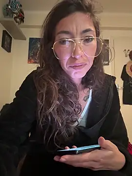 Snapshot of amanilouve chatting on 9, 11, 2025 amanilouve online show from 9, 11, 2025