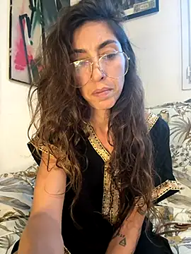 Snapshot of amanilouve chatting on 25, 11, 2025 amanilouve online show from 25, 11, 2025