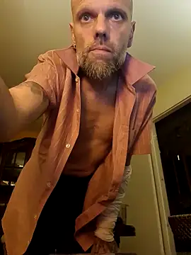 Snapshot of Ladyshaker82 chatting on 3, 11, 2025 Ladyshaker82 online show from 3, 11, 2025